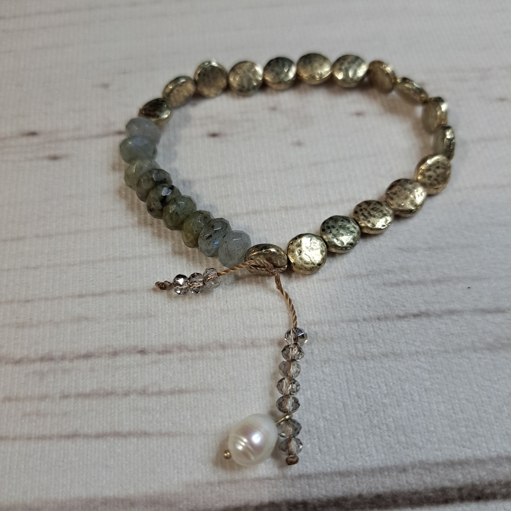 Gold and Gray Beaded Stretch Bracelet With Dangle Pearl